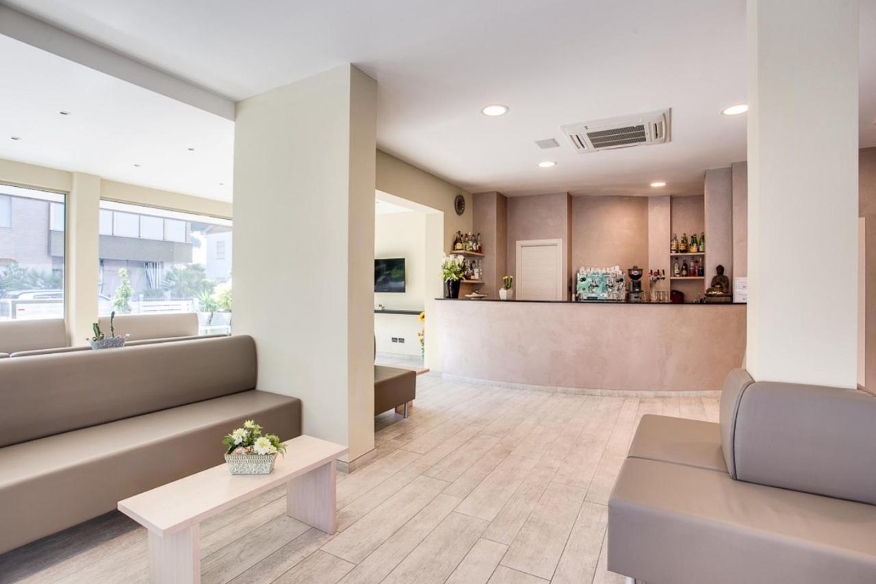 Hotel Riz チェルヴィア エクステリア 写真