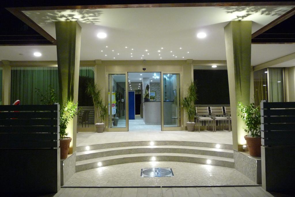 Hotel Riz チェルヴィア エクステリア 写真